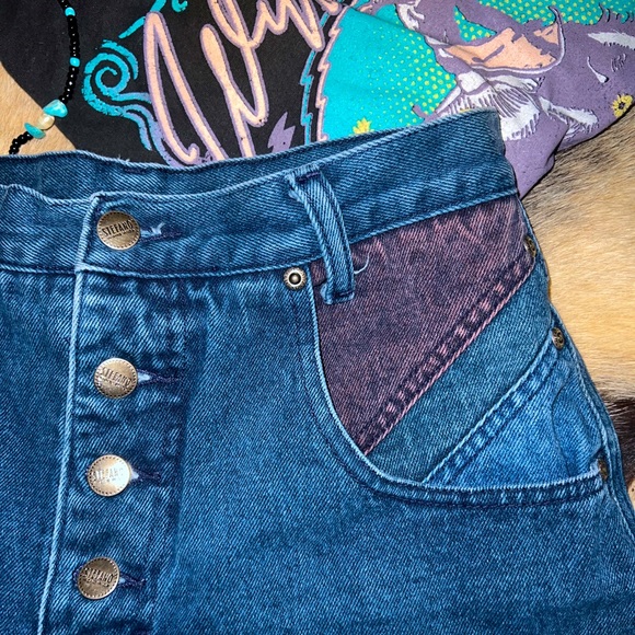 Super cute two toned vintage Stefano shorts! 🃏🪩 - Picture 2 of 4